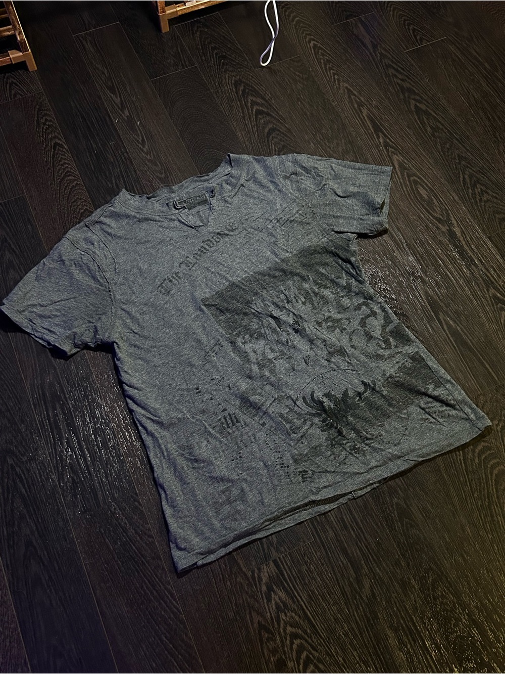 Vintage Y2K Urban Heritage Men's Short Sleeve V‑Neck Tee — Charcoal Gray